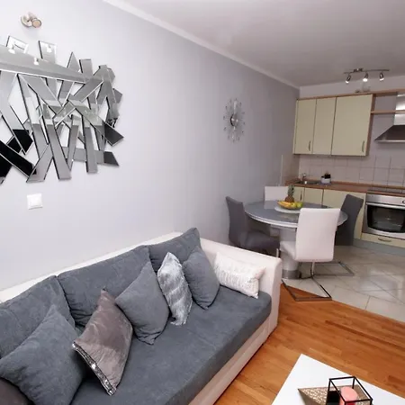 Apartment *sanja* *