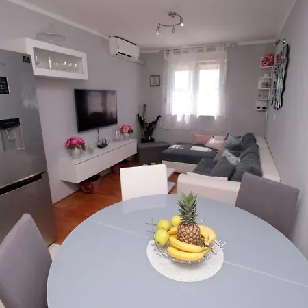 Apartment *sanja* *